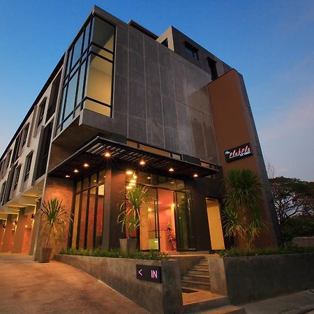 The Plubpla Serviced Apartment Bangkok Exterior photo