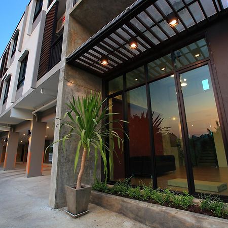 The Plubpla Serviced Apartment Bangkok Exterior photo
