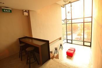 The Plubpla Serviced Apartment Bangkok Exterior photo