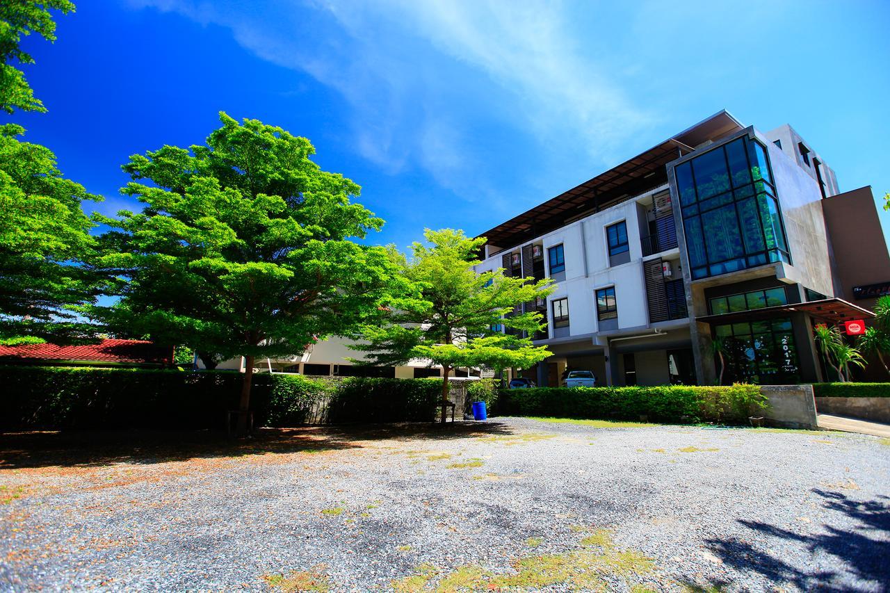 The Plubpla Serviced Apartment Bangkok Exterior photo
