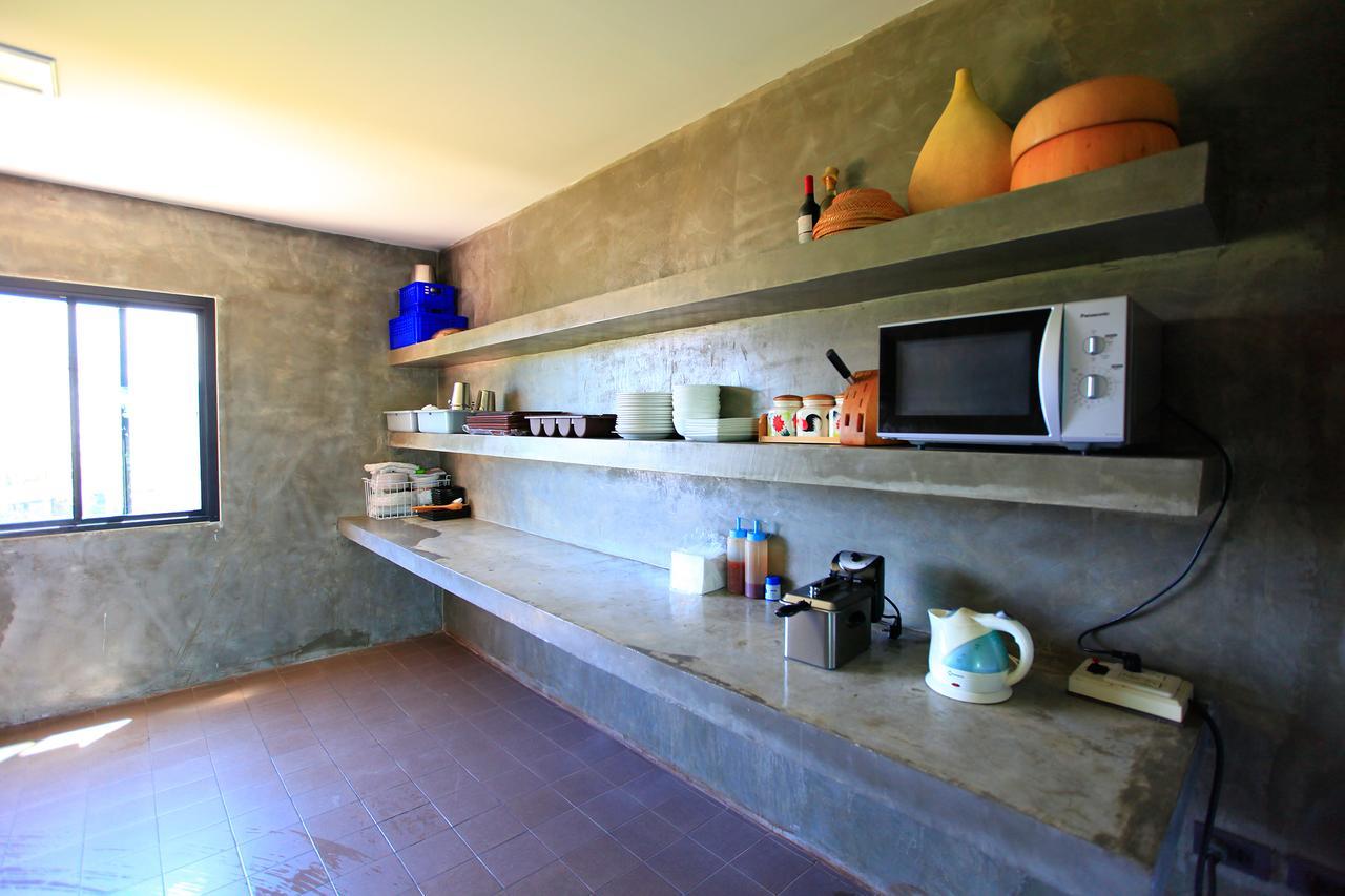 The Plubpla Serviced Apartment Bangkok Exterior photo