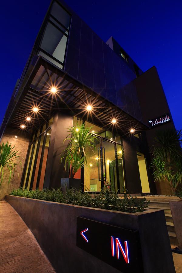 The Plubpla Serviced Apartment Bangkok Exterior photo