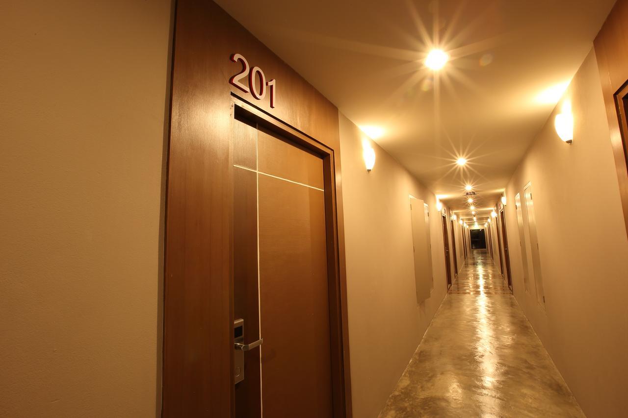 The Plubpla Serviced Apartment Bangkok Exterior photo